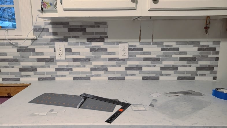 peel and stick backsplash under cabiets