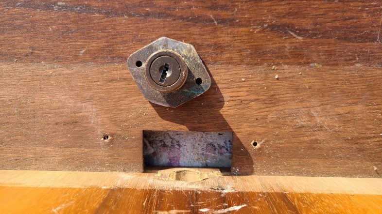 remove drawer lock