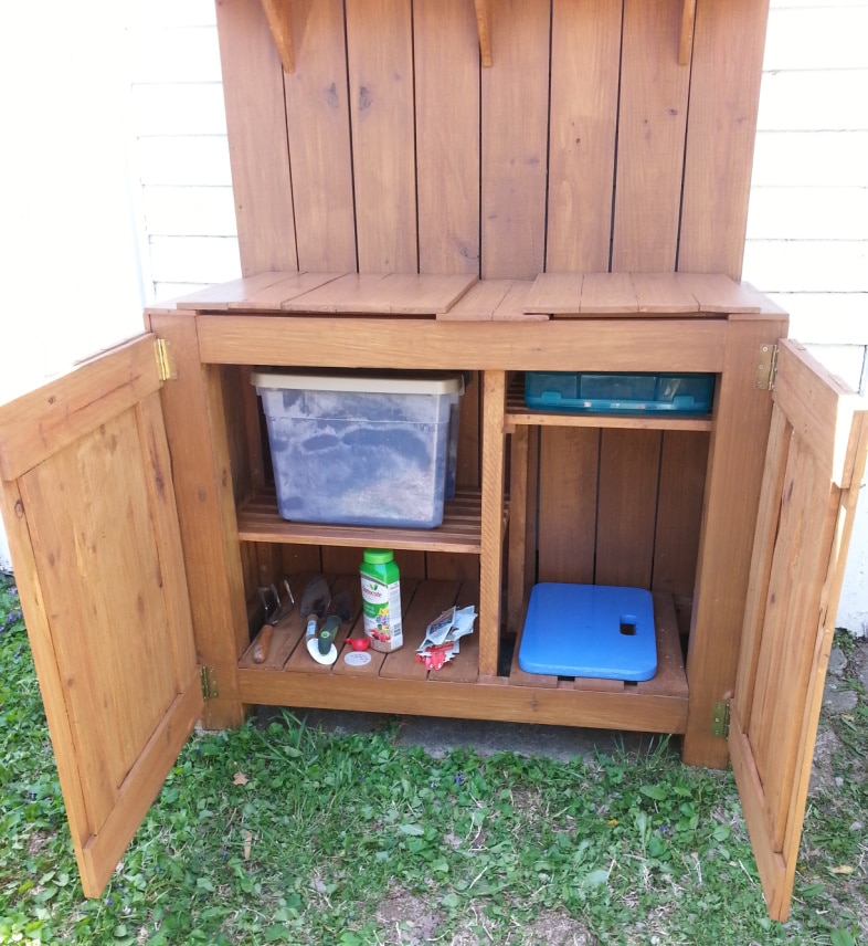 storage compartments in the diy potting bench