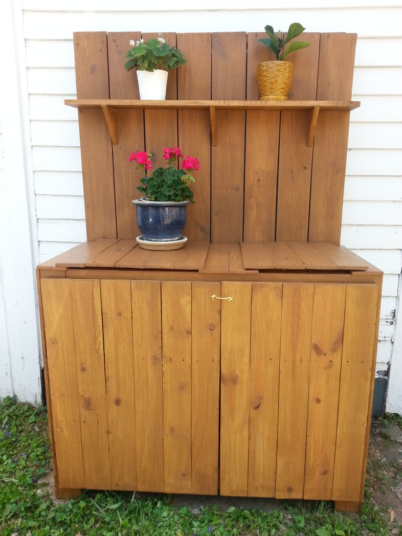 diy potting bench table with flower pots