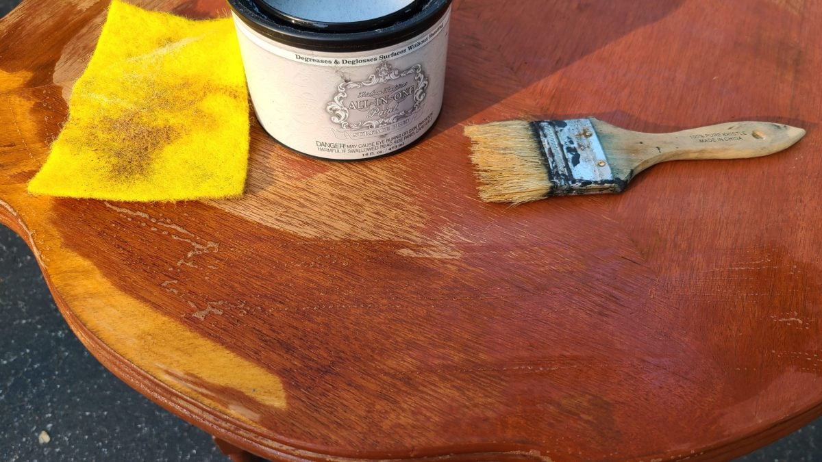 sand and clean table