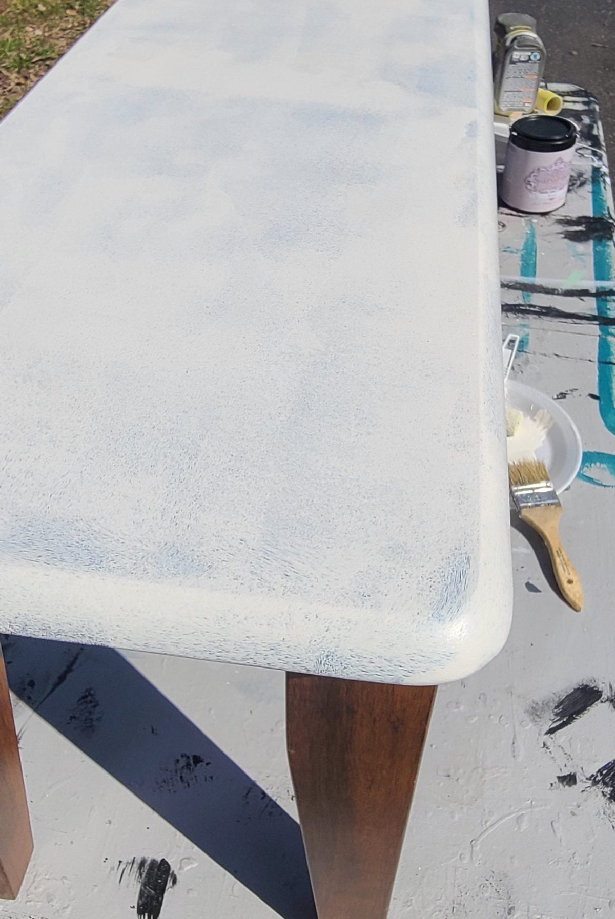 painting the top of a wooden bench seat white