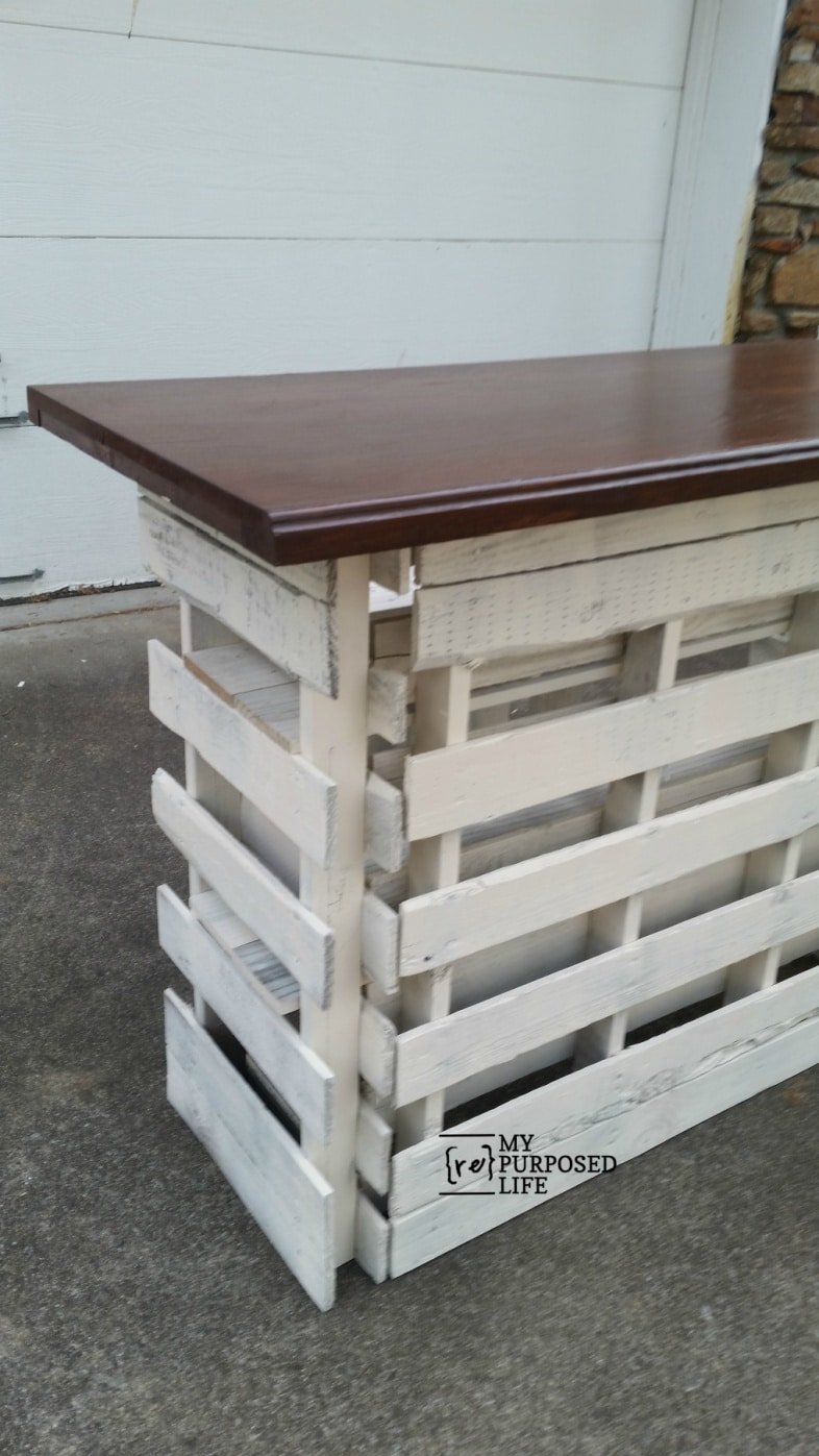 portable fold up pallet bar from MyRepurposedLife