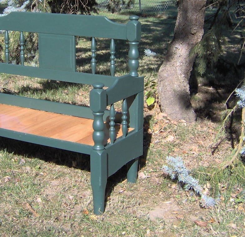 side view of easy haedboard bench