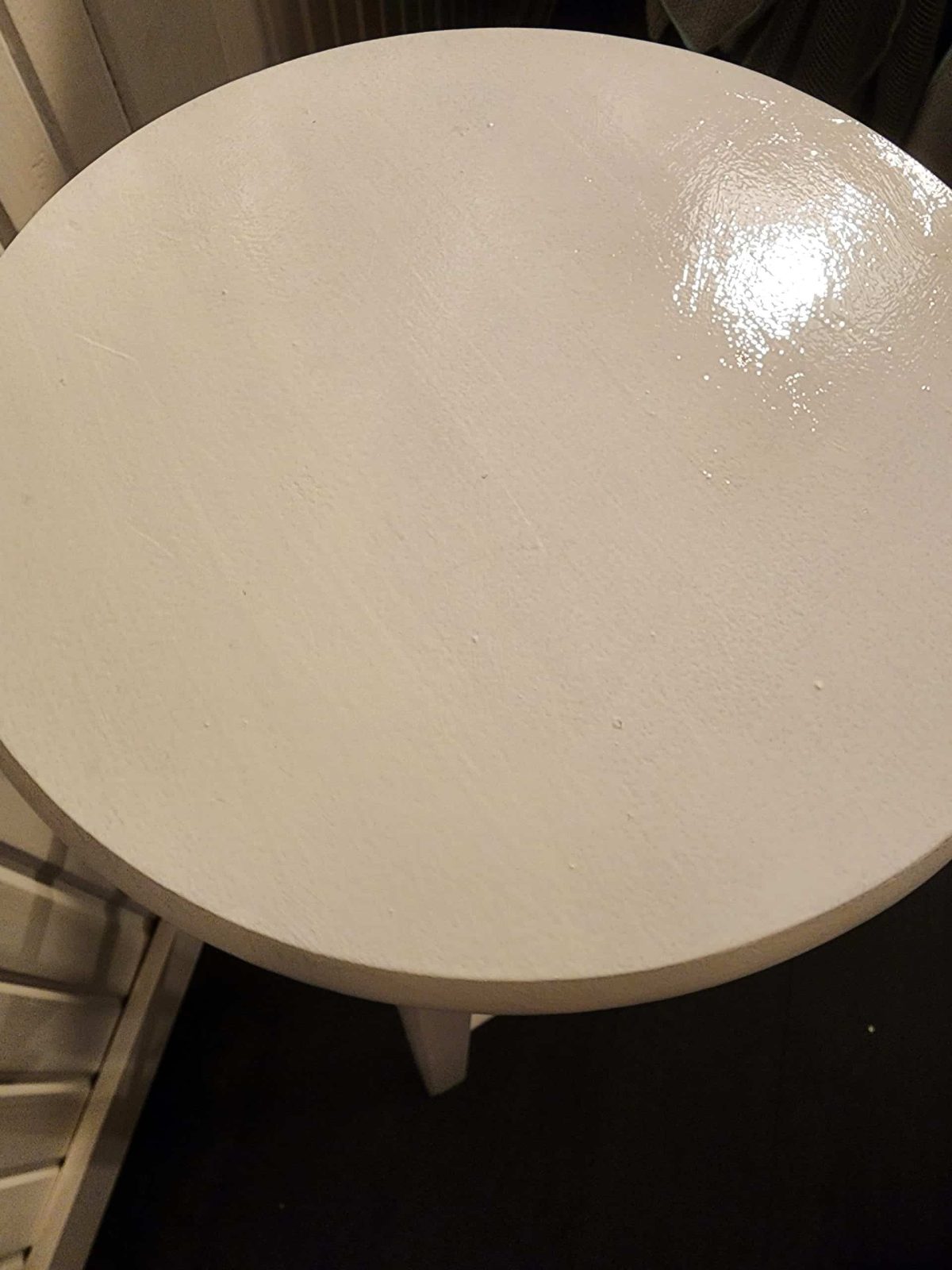 apply thin coat of mod podge
