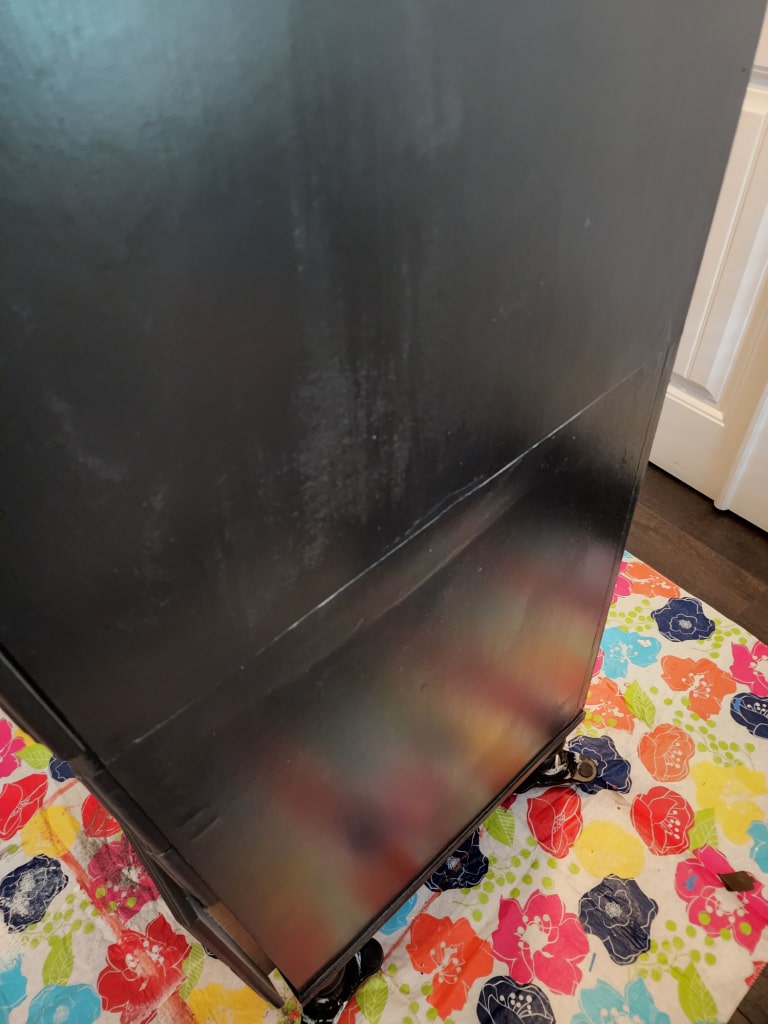 the joint of the connection of two pieces is visible
