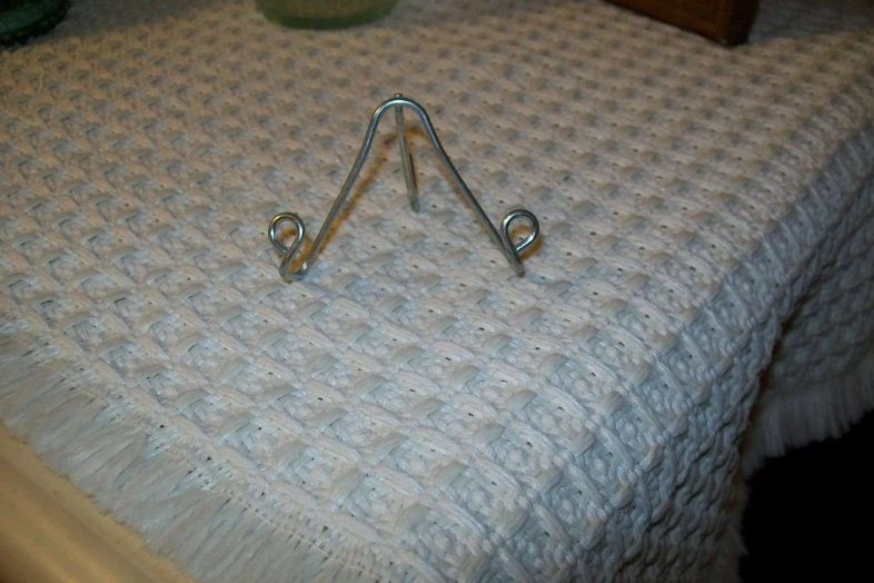 two prong curtain hook easel