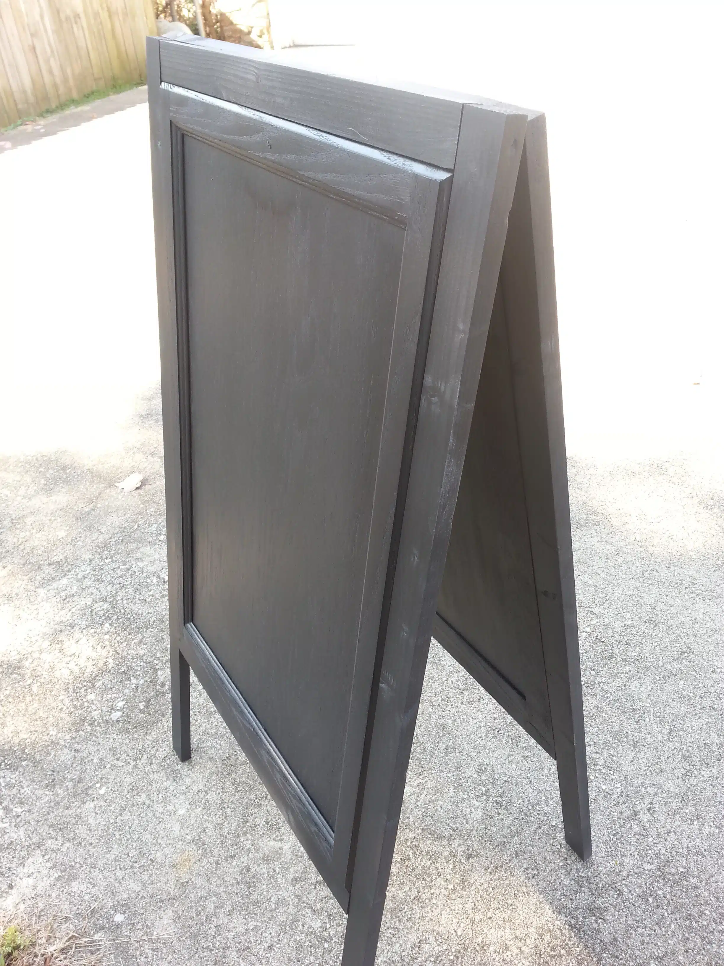 DIY Chalkboard Easel