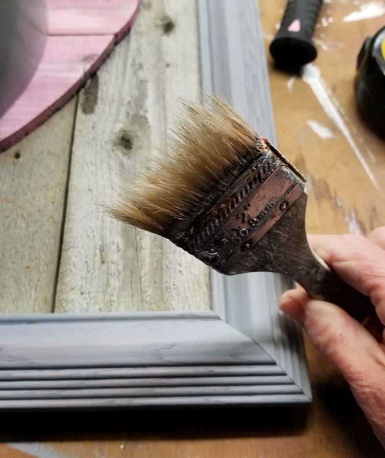 add white highlights to gray picture frame