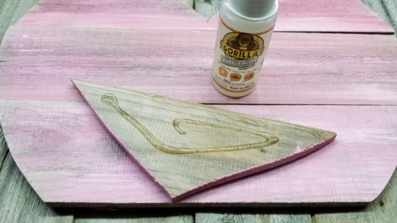 gorilla glue holds wooden pieces in place