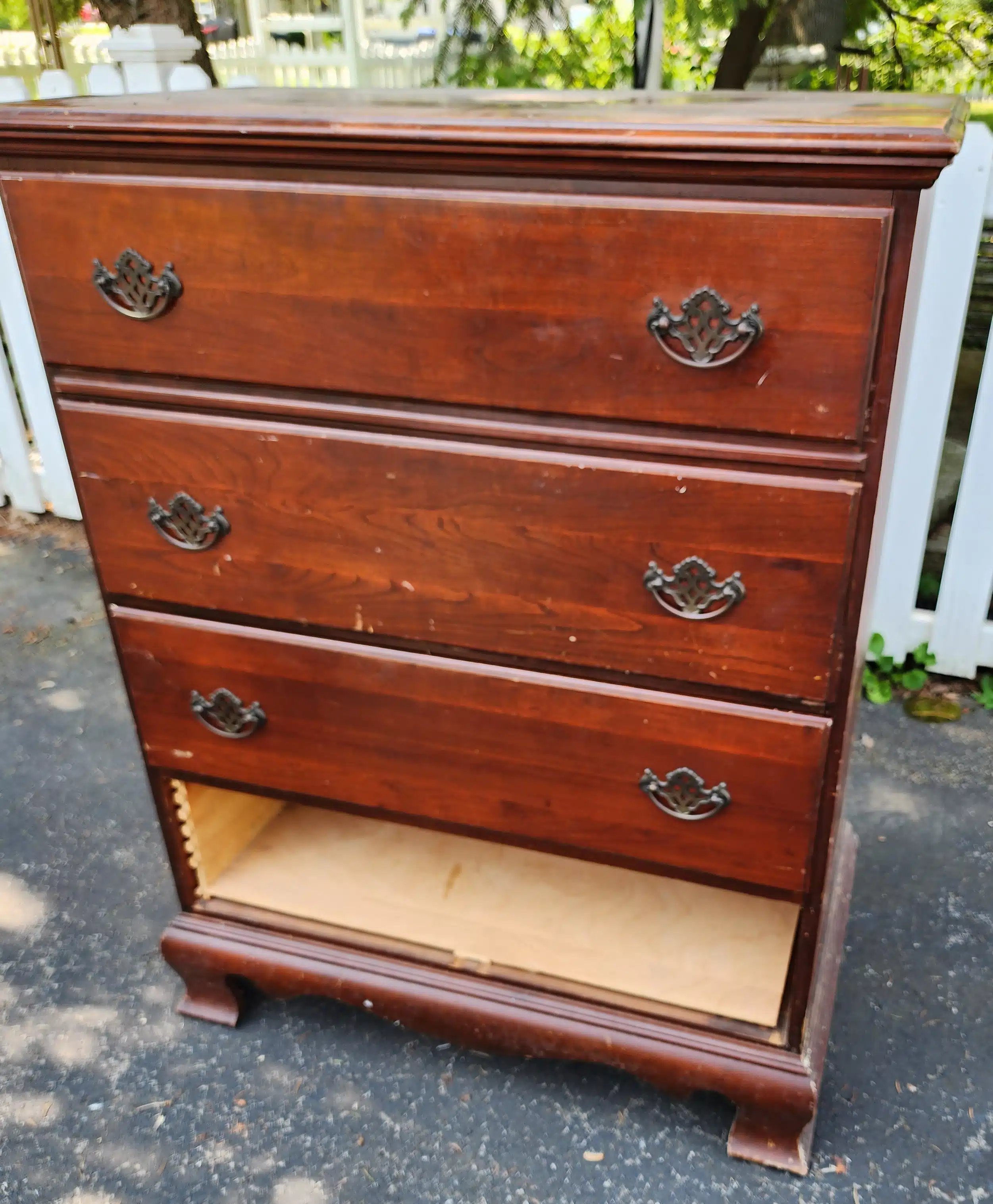 old-broken chest of drawers