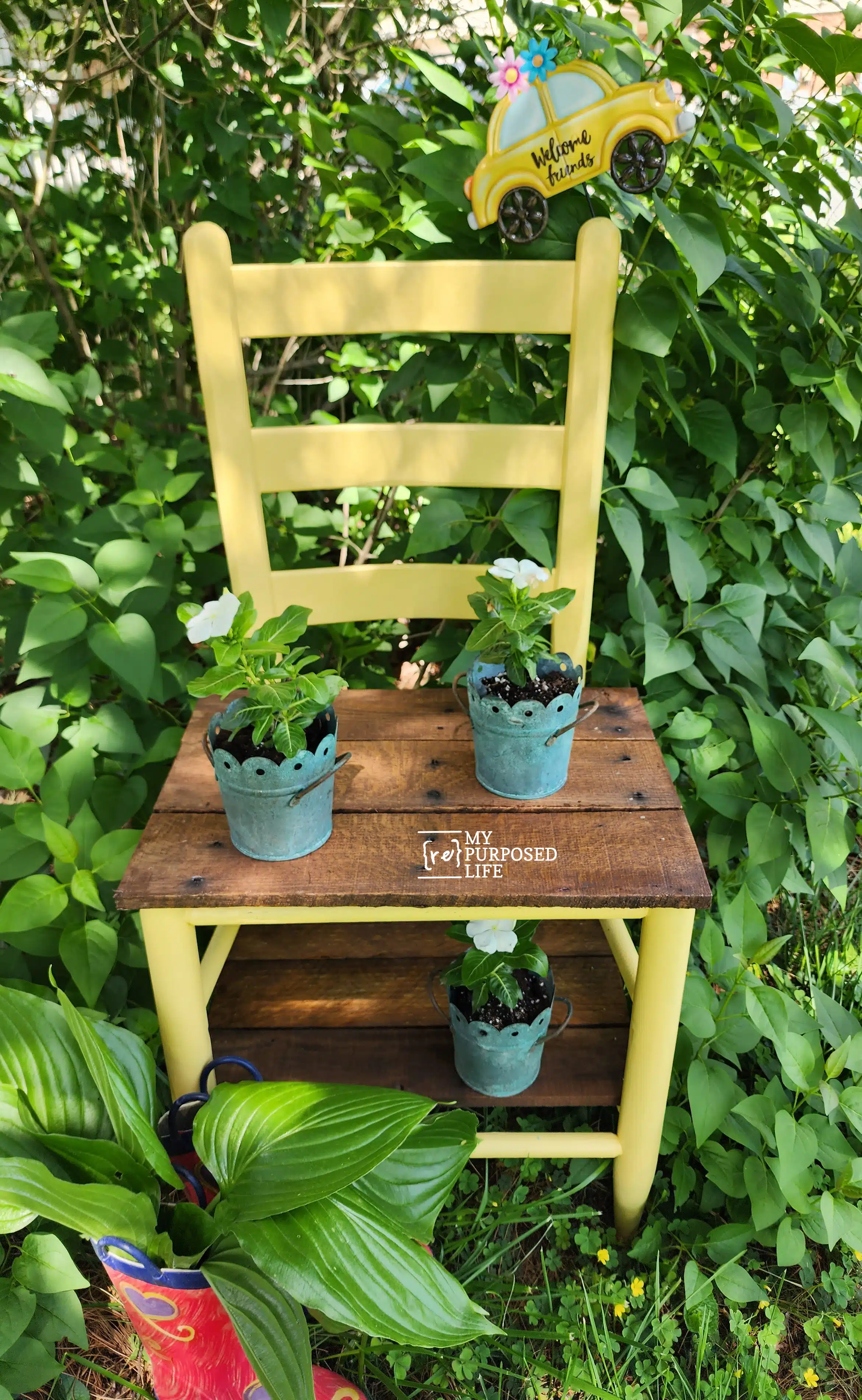 yellow garden chair shelf