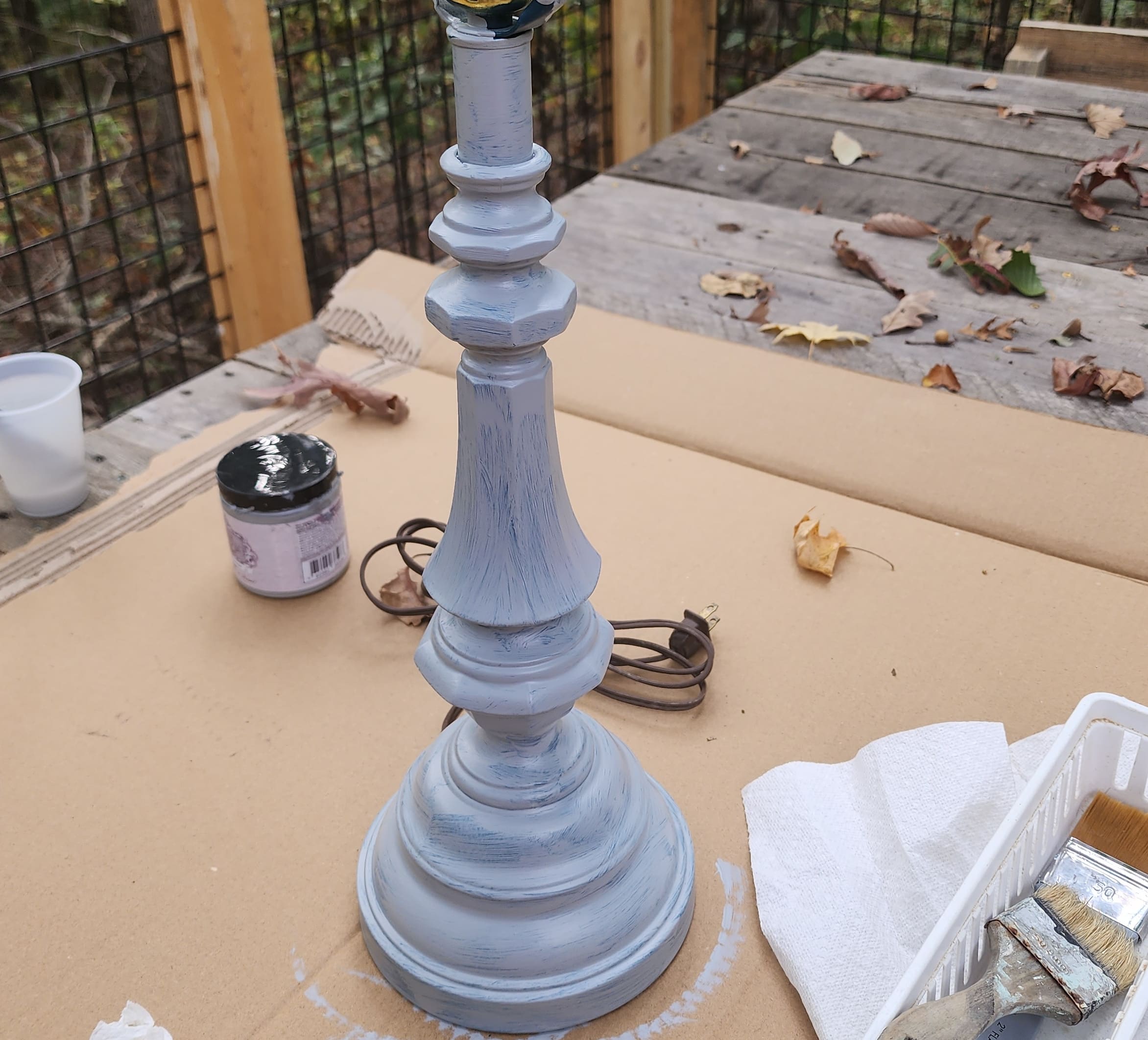 painting a thrift store lamp