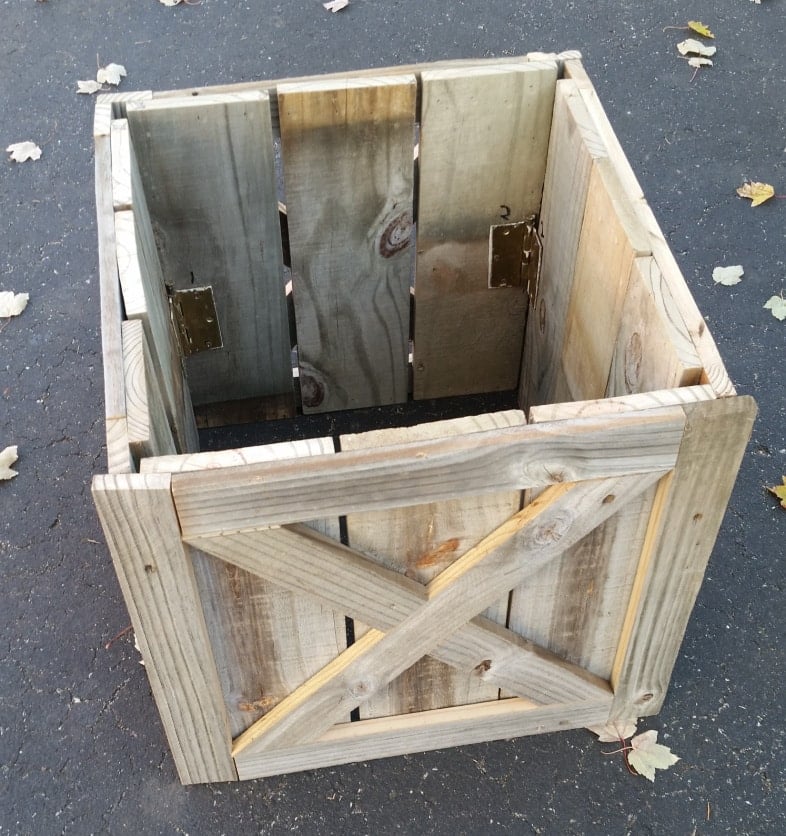 number hinged sides of Christmas tree stand box