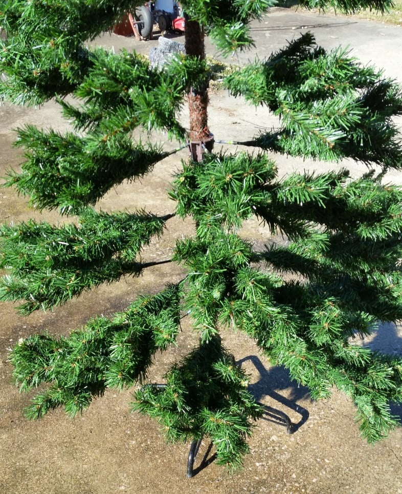 wash artificial Christmas tree