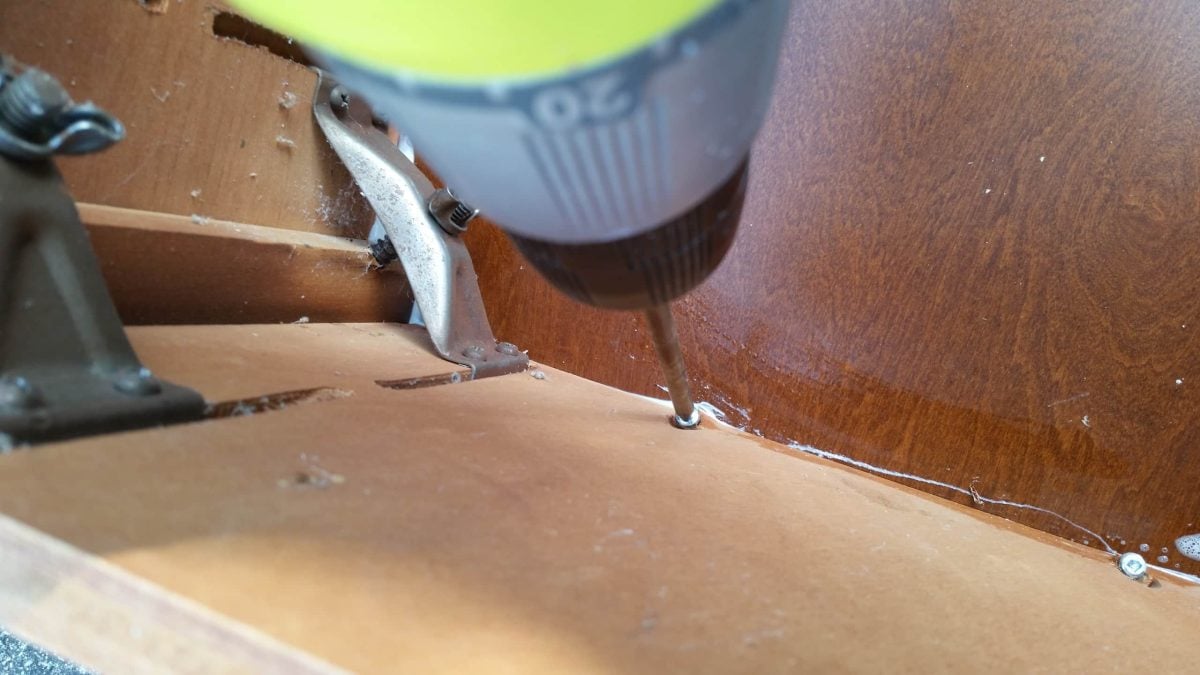 kreg-screws-attach-sewing-machine-cabinet-to-lid-1