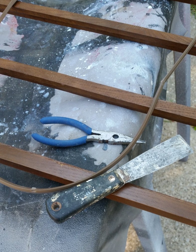 remove broken glass from mcm hutch