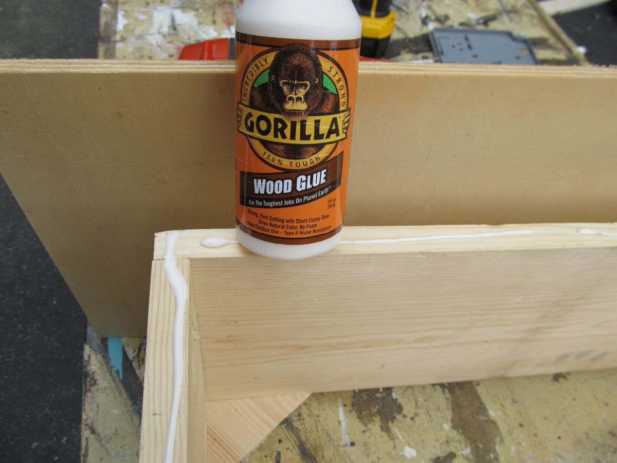 attach the bottom of the toybox with wood glue