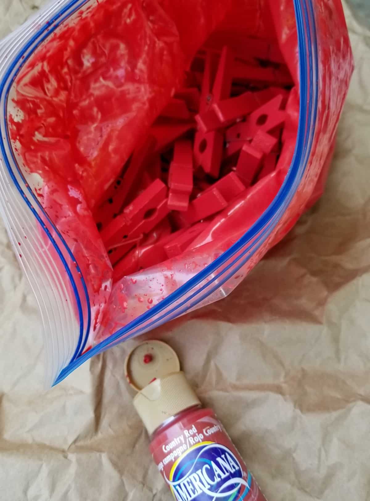 paint clothespins red using a zip baggie