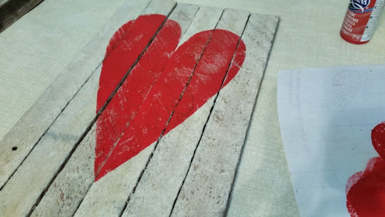 reclaimed wood valentine heart decor