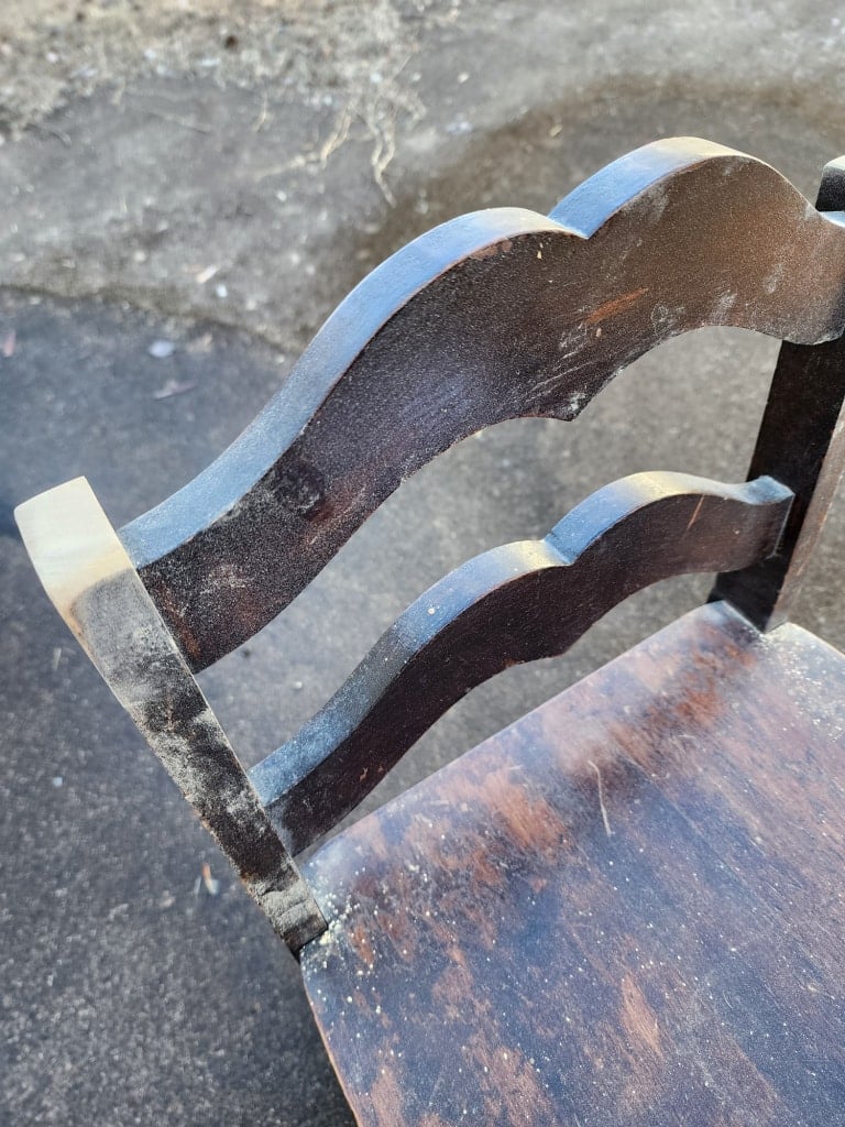 the top of the chair is rounded off
