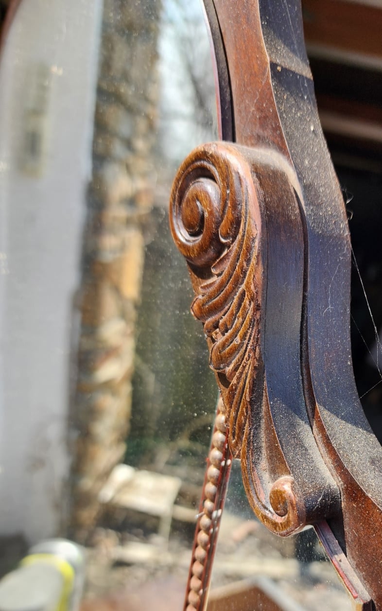 closeup of the wooden bracket holding the mirror