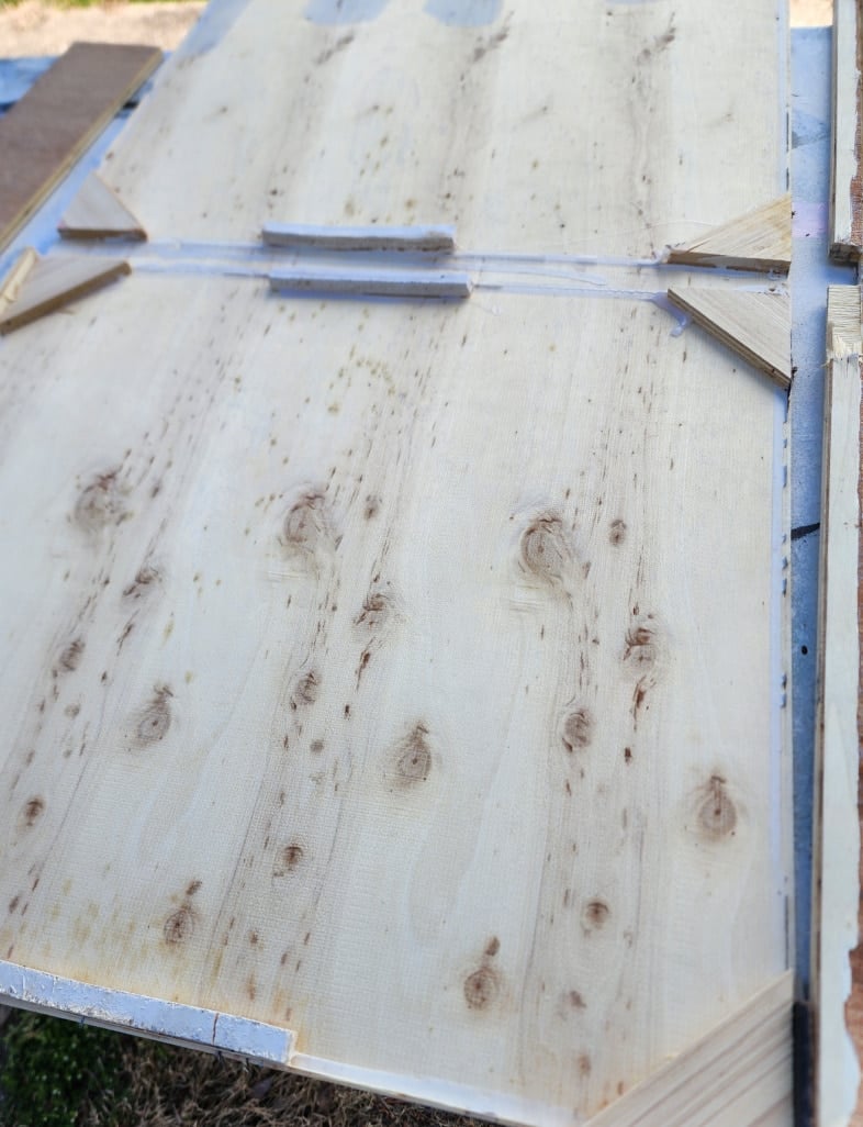 back side of drawer tottoms