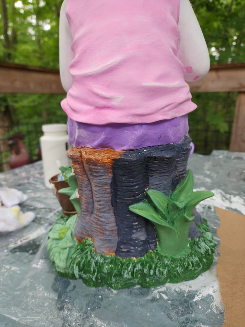 changing the color of the tree stump from brown to gray