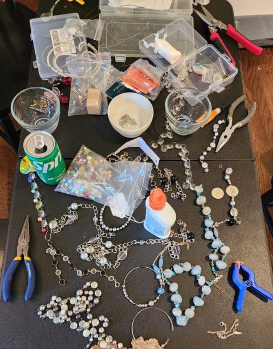 Sparkling DIY Outdoor Suncatchers from Old Jewelry and Stained Glass ...