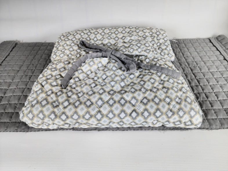 coordinated fabric quilted casserole carrier