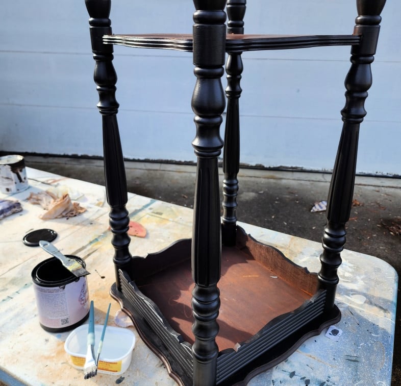 small paintbrushes for painting an antique small side table