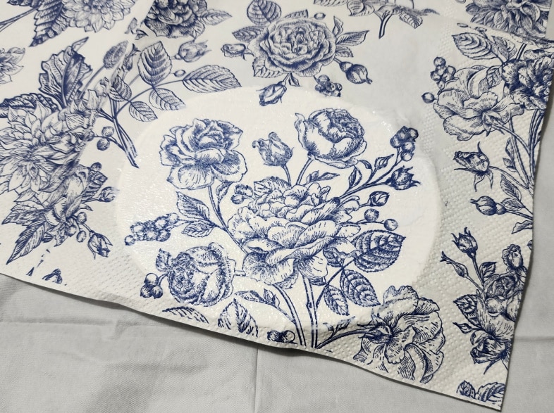 placing napkin on balsa box lid