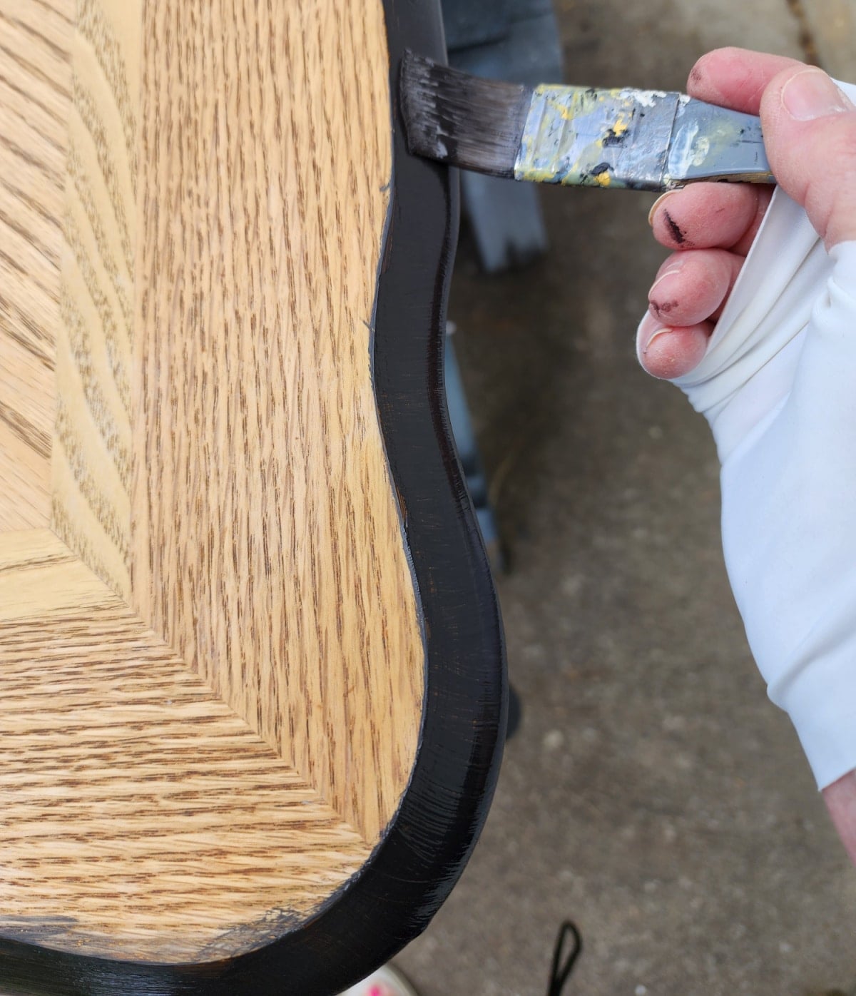 painting the rim of the coffee table black