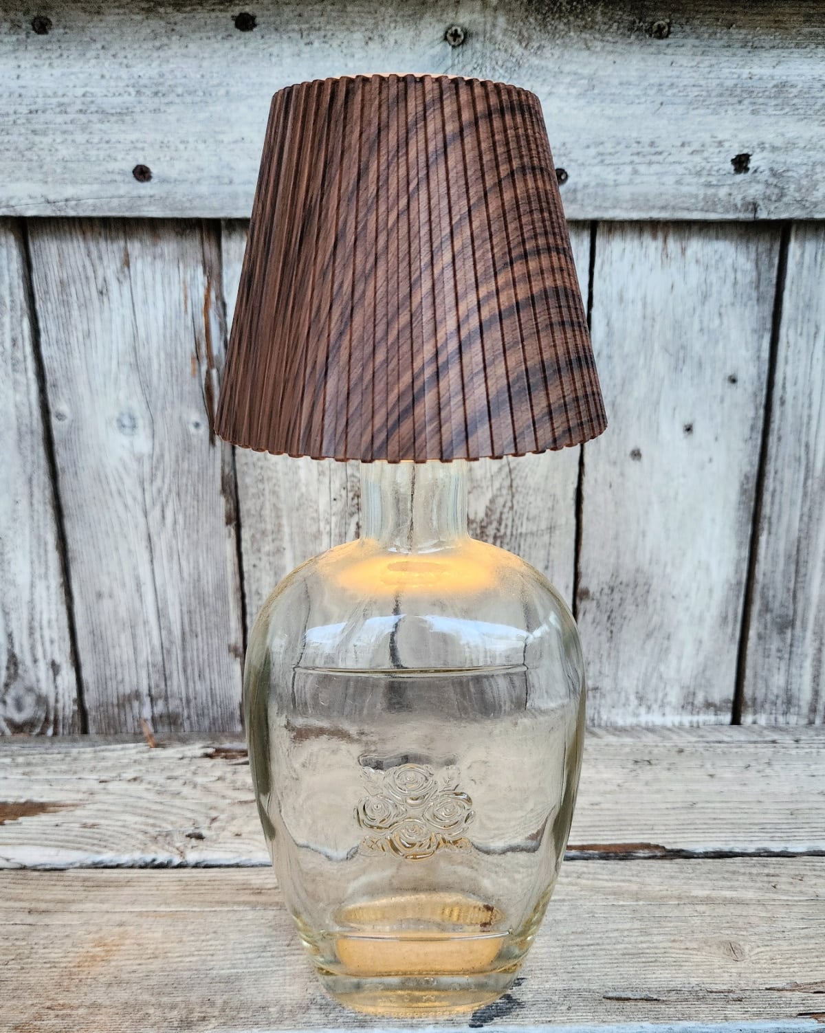 four roses wireless lamp