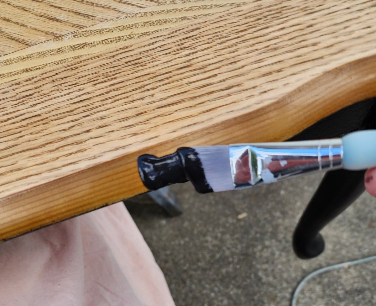 painting the rim of the coffee table black