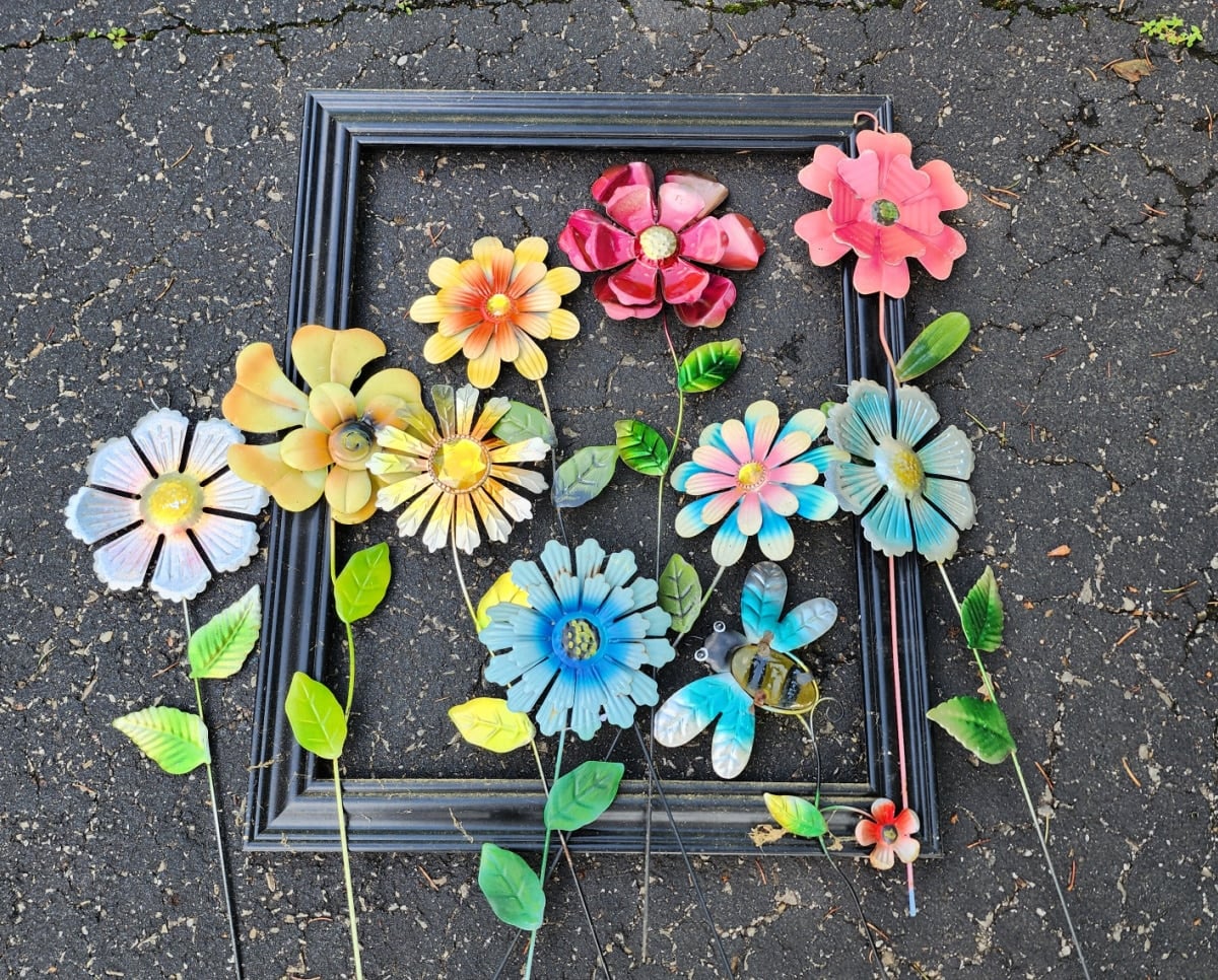 Dollar Store Metal Flower Wall Art - My Repurposed Life®