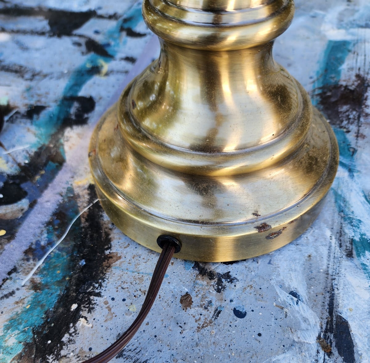remove cord from lamp base