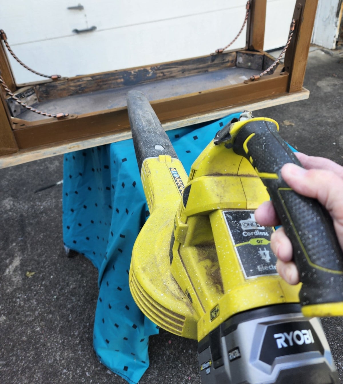 use leaf blower for sanding debris