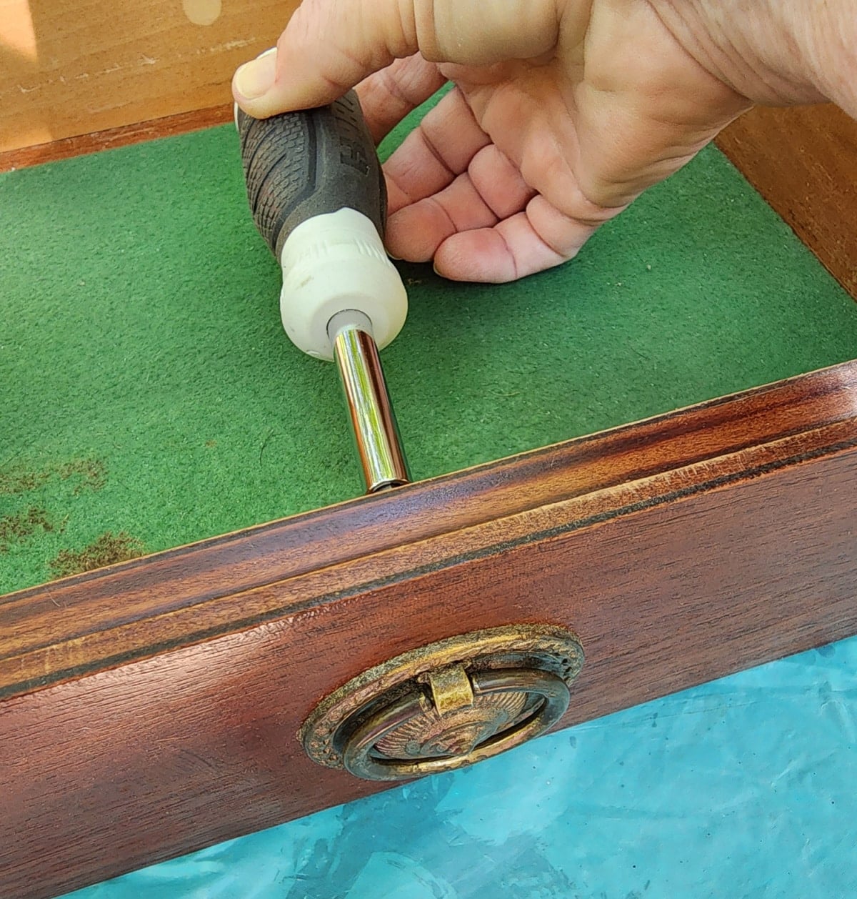 remove hardware with a racheting screw driver