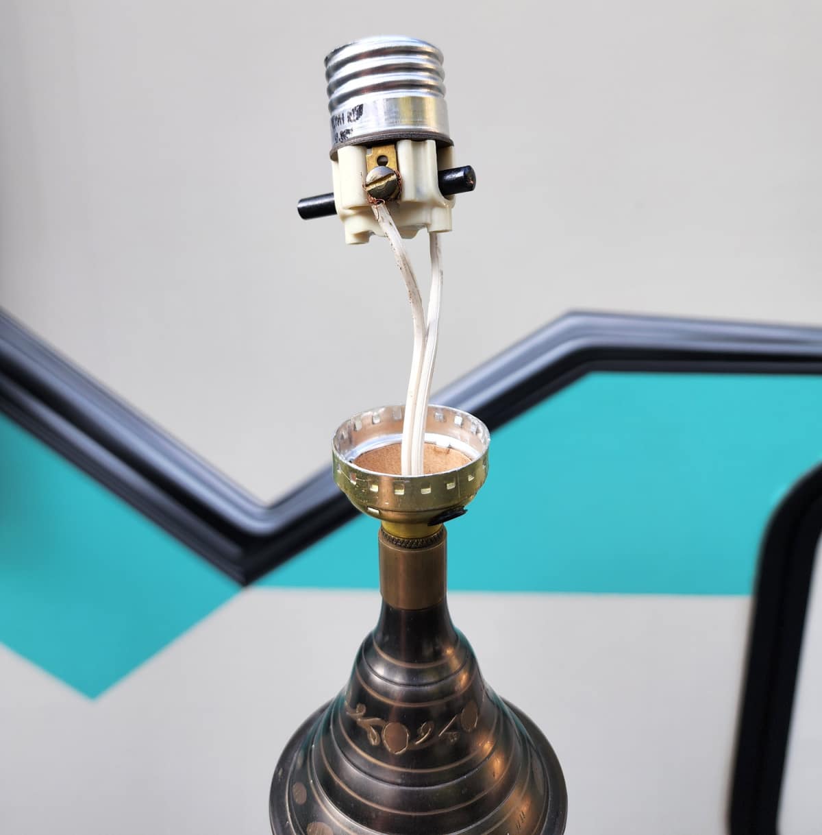 reassemble lamp socket