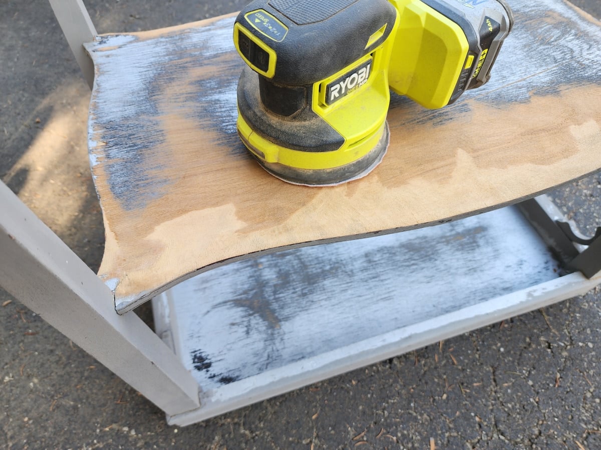orbital sander on lower shelf
