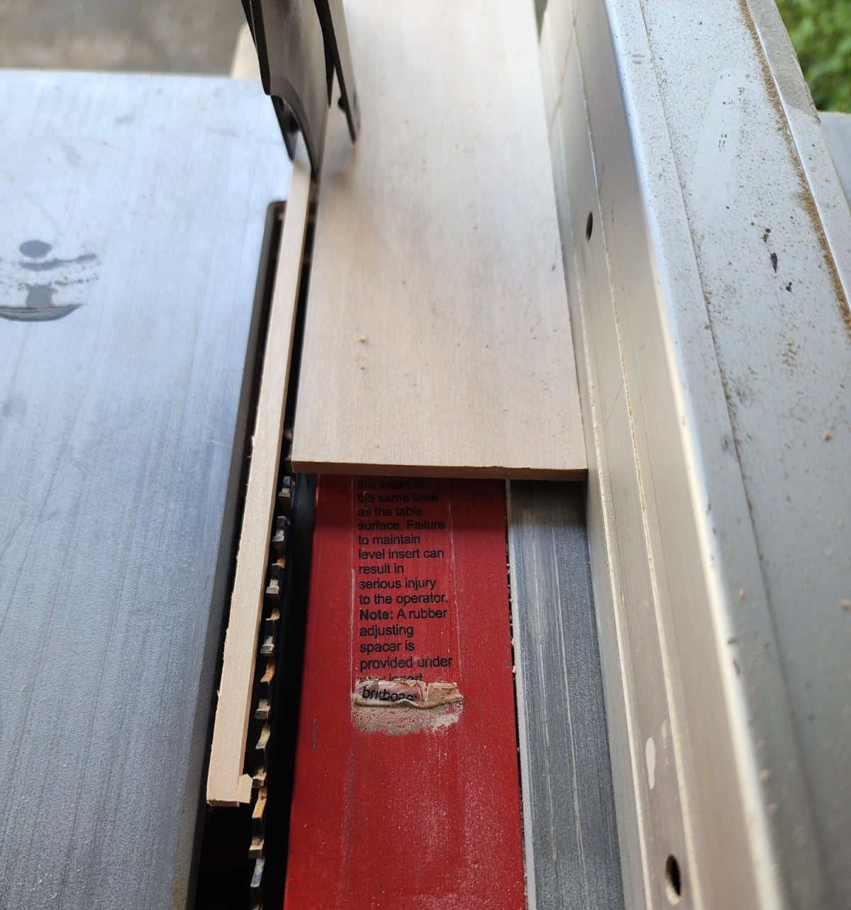 rip wood planks to size on a table saw